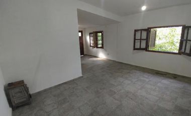 Rio Ceballos, casa remodelada . Excelente ubicación , 2 dor, patio plano, un baño nuevo.