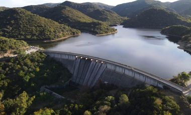 Rio Ceballos, casa remodelada . Excelente ubicación , 2 dor, patio plano, un baño nuevo.
