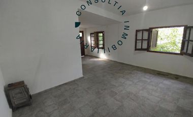 Rio Ceballos, casa remodelada . Excelente ubicación , 2 dor, patio plano, un baño nuevo.
