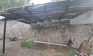 Rio Ceballos, casa remodelada en alquiler . Excelente ubicación , 2 dor, patio plano, un baño nuevo.