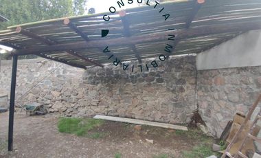 Rio Ceballos, casa remodelada . Excelente ubicación , 2 dor, patio plano, un baño nuevo.