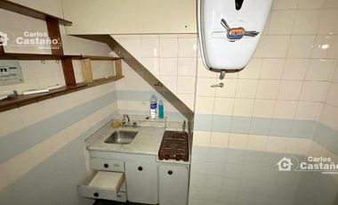 Gran Oficina/Local en PA, 7 Amb. Sobre Av. Maipú