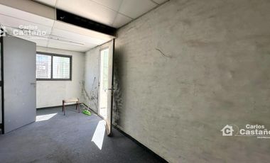 Gran Oficina/Local en PA, 7 Amb. Sobre Av. Maipú