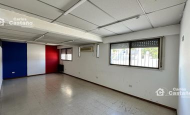 Gran Oficina/Local en PA, 7 Amb. Sobre Av. Maipú