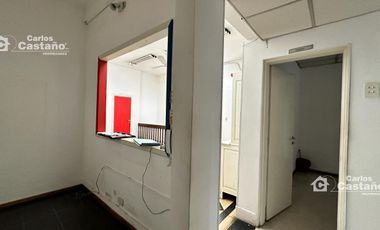 Gran Oficina/Local en PA, 7 Amb. Sobre Av. Maipú