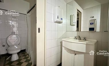 Gran Oficina/Local en PA, 7 Amb. Sobre Av. Maipú