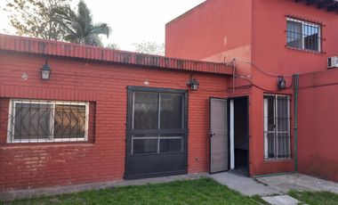 Casa tipo Ph 3 ambientes con jardin