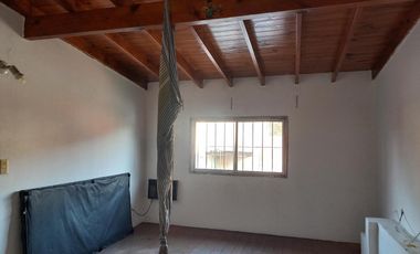 Casa tipo Ph 3 ambientes con jardin