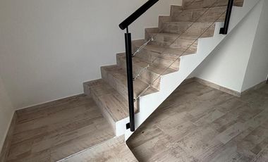 Duplex a estrenar 5,60 de ancho, 3 dormitorios + play. Cochera x 2.