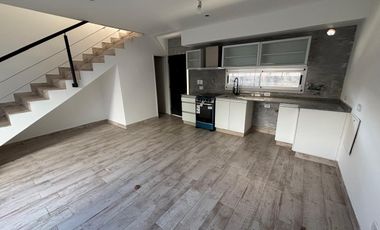 Duplex a estrenar 5,60 de ancho, 3 dormitorios + play. Cochera x 2.