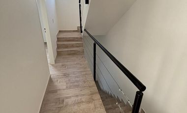 Duplex a estrenar 5,60 de ancho, 3 dormitorios + play. Cochera x 2.