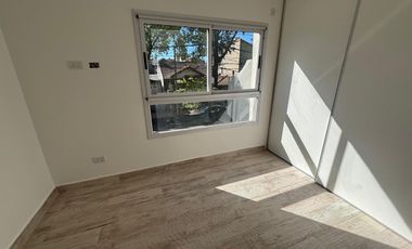 Duplex a estrenar 5,60 de ancho, 3 dormitorios + play. Cochera x 2.