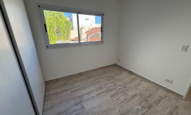 Duplex a estrenar 5,60 de ancho, 3 dormitorios + play. Cochera x 2.