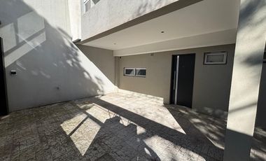 Duplex a estrenar 5,60 de ancho, 3 dormitorios + play. Cochera x 2.