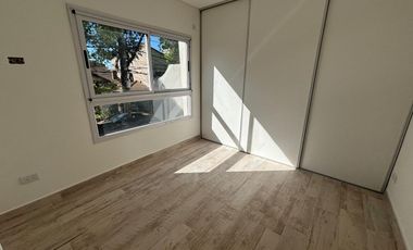 Duplex a estrenar 5,60 de ancho, 3 dormitorios + play. Cochera x 2.