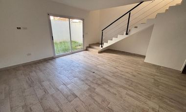 Duplex a estrenar 5,60 de ancho, 3 dormitorios + play. Cochera x 2.