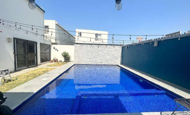 Casa en venta en fraccionamiento privado Cumbres Samsara sector Traviata.