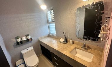 Casa en venta en fraccionamiento privado Cumbres Samsara sector Traviata.