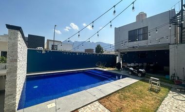 Casa en venta en fraccionamiento privado Cumbres Samsara sector Traviata.