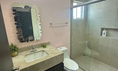 Casa en venta en fraccionamiento privado Cumbres Samsara sector Traviata.