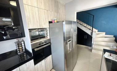 Casa en venta en fraccionamiento privado Cumbres Samsara sector Traviata.