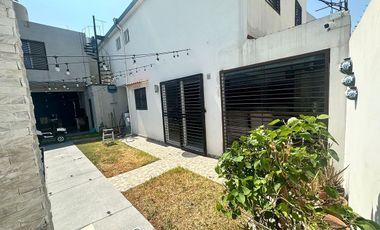 Casa en venta en fraccionamiento privado Cumbres Samsara sector Traviata.