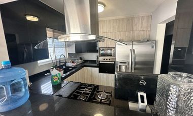 Casa en venta en fraccionamiento privado Cumbres Samsara sector Traviata.