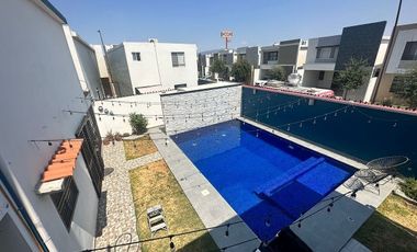 Casa en venta en fraccionamiento privado Cumbres Samsara sector Traviata.