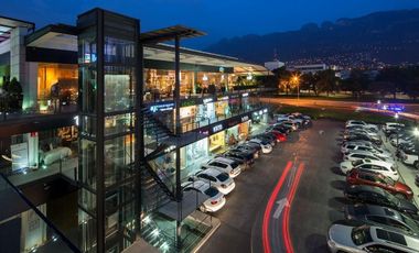 Venta de local y traspaso restaurante con permiso de alcohol en San Pedro Garza