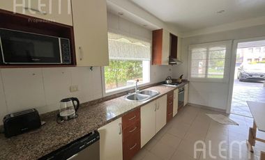 Casa en Venta en Saint Thomas Norte Sur, Canning