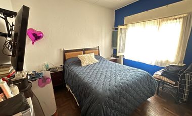 Casa sobre lote propio, patio. Florida.