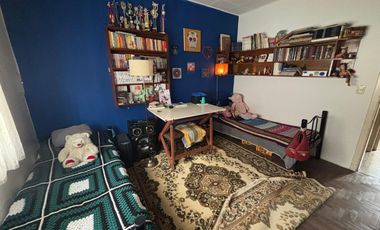 Casa sobre lote propio, patio. Florida.