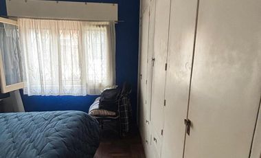 Casa sobre lote propio, patio. Florida.