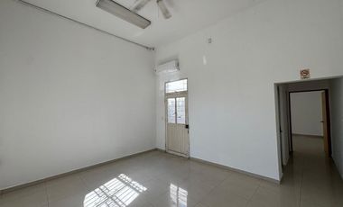 Oficina en Renta con bodega comercial en Centrika, Monterrey, N.L.