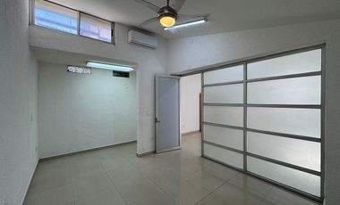 Oficina en Renta con bodega comercial en Centrika, Monterrey, N.L.