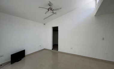 Oficina en Renta con bodega comercial en Centrika, Monterrey, N.L.