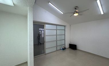 Oficina en Renta con bodega comercial en Centrika, Monterrey, N.L.