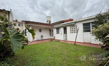 Chalet Sobre Lote de 10x27,5m con Fondo, Garaje, Ideal Refacción