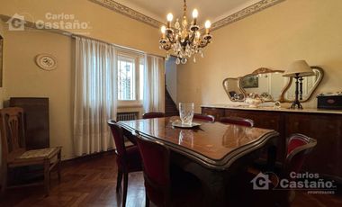 Chalet Sobre Lote de 10x27,5m con Fondo, Garaje, Ideal Refacción