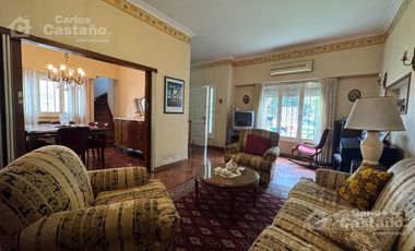 Chalet Sobre Lote de 10x27,5m con Fondo, Garaje, Ideal Refacción