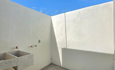 CASA EN VENTA 1 PLANTA, 3 RECÁMARAS, 1 BAÑO, AMPLIA COCHERA