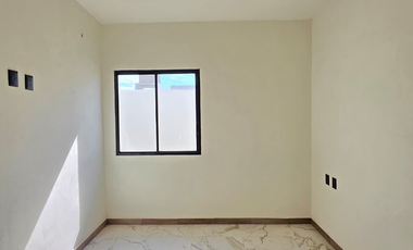 CASA EN VENTA 1 PLANTA, 3 RECÁMARAS, 1 BAÑO, AMPLIA COCHERA