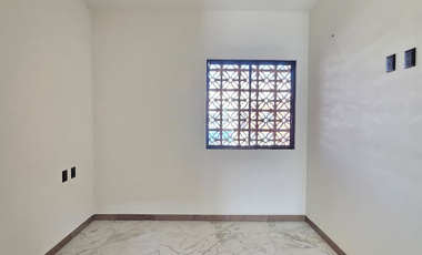 CASA EN VENTA 1 PLANTA, 3 RECÁMARAS, 1 BAÑO, AMPLIA COCHERA