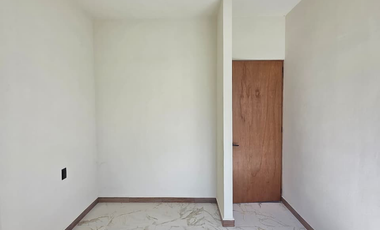 CASA EN VENTA 1 PLANTA, 3 RECÁMARAS, 1 BAÑO, AMPLIA COCHERA