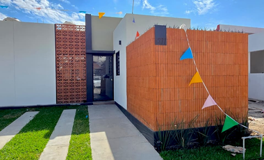 CASA EN VENTA 1 PLANTA, 3 RECÁMARAS, 1 BAÑO, AMPLIA COCHERA