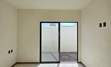 CASA EN VENTA 1 PLANTA, 3 RECÁMARAS, 1 BAÑO, AMPLIA COCHERA