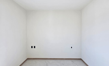 CASA DE 2 PLANTAS, 3 RECÁMARAS, 2 BAÑOS, COCHERA PARA 2 AUTOS