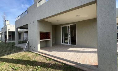 Casa en  venta en barrio Chic Village Pilar