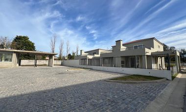 Casa en  venta en barrio Chic Village Pilar