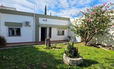 CASA EN VENTA EN CALLE RIOS SEGUNDO - BARRIO ALTAMIRA